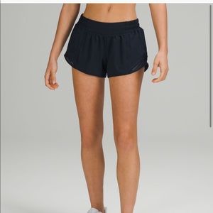 NWOT Lululemon hotty hot 2.5 inch true navy size 8